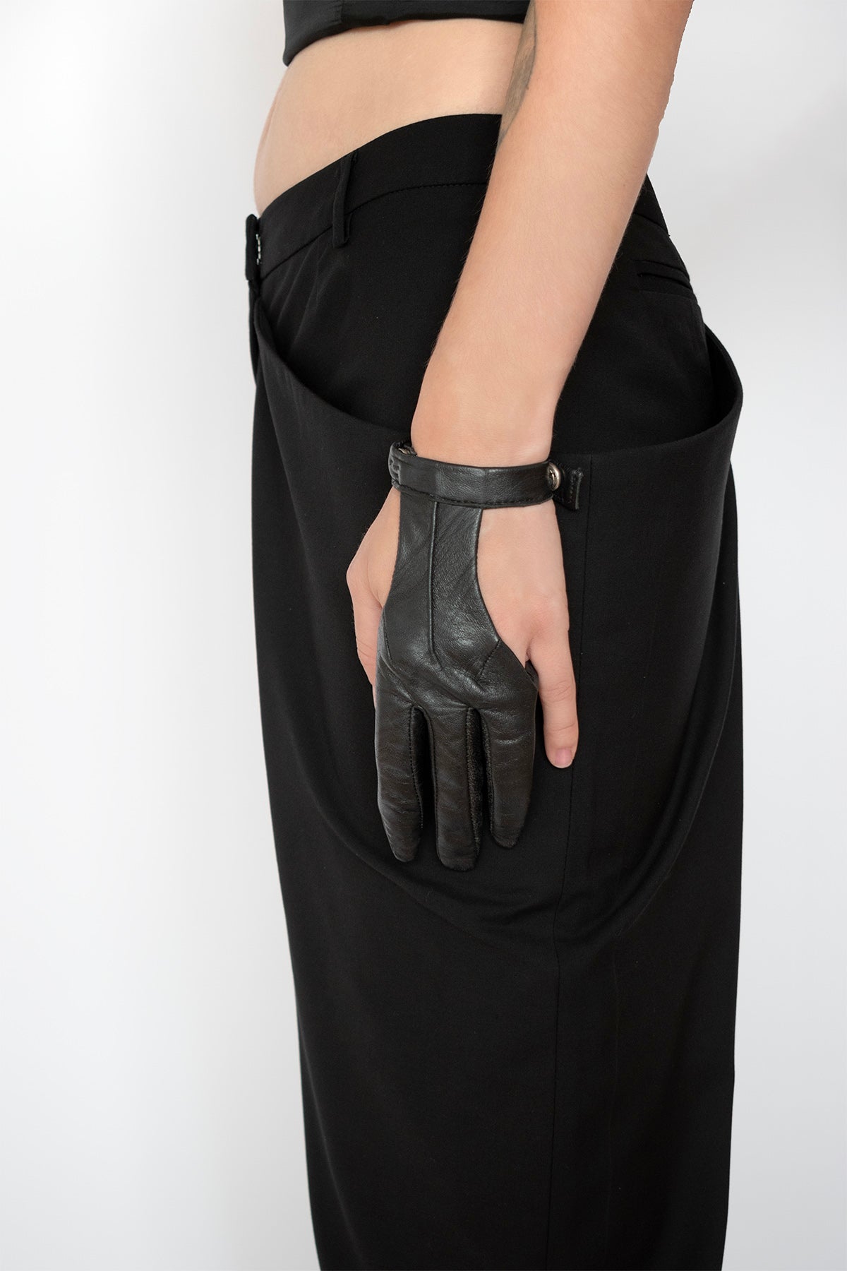 THREE-FINGER GLOVE in BLACK