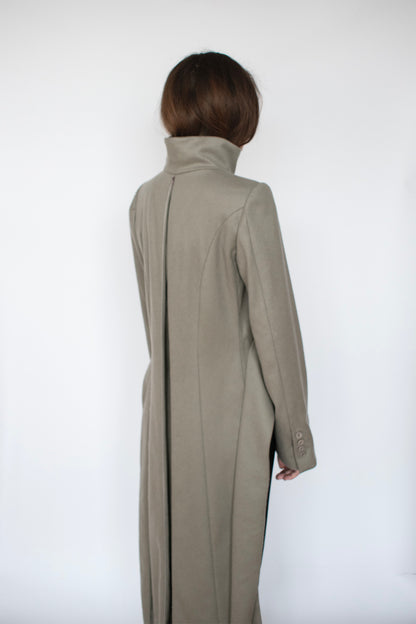 TAILCOAT in TAUPE